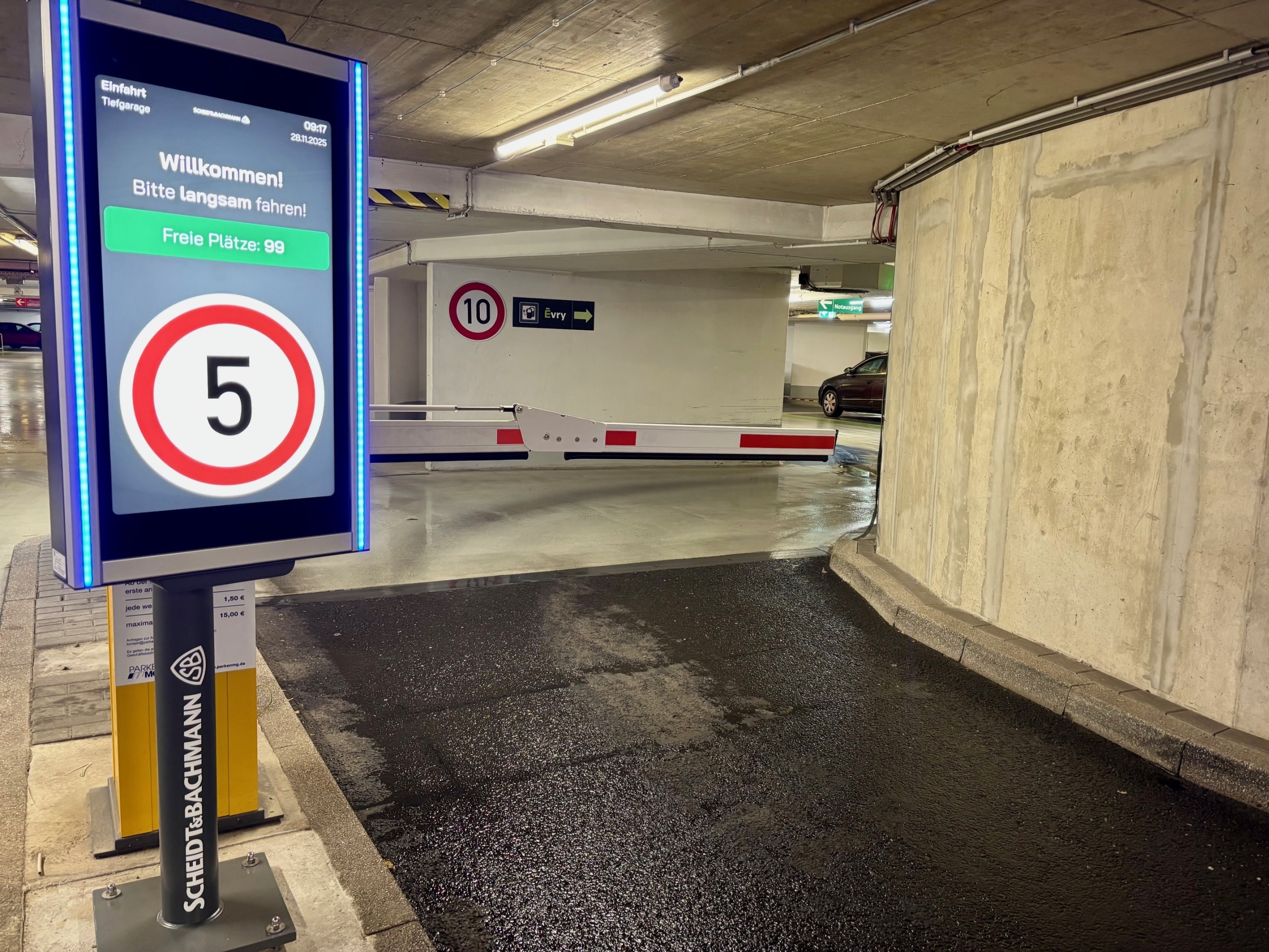 Einfahrt_Tiefgarage Rheydt Markt©ParkenMG